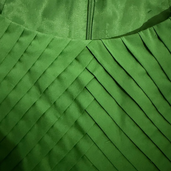 The Limited Vibrant Green Sleeveless Midi Dress - Picture 6 of 12